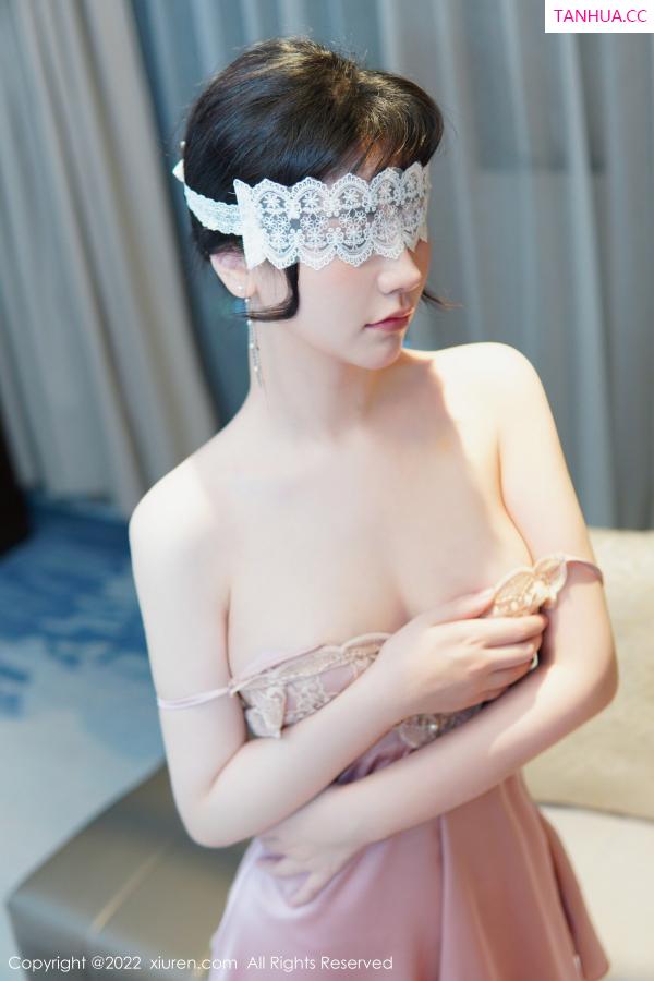   [XiuRen]高清写真图 2022.12.21 No.6022 桃桃子_ 新人美腿第40张图片